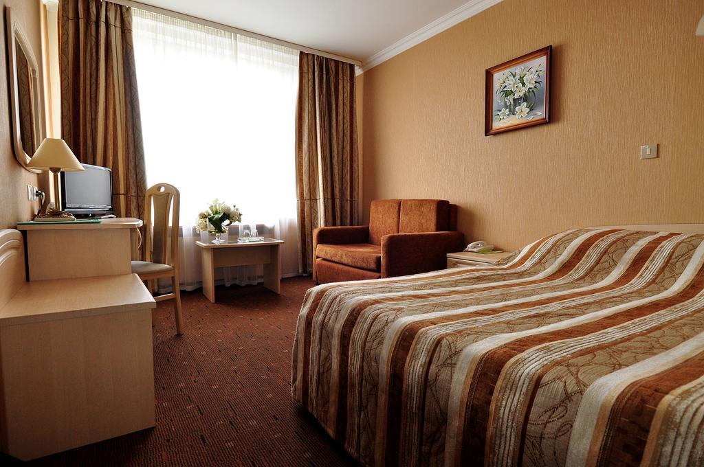 Hotel Yubileiny Minsk Buitenkant foto