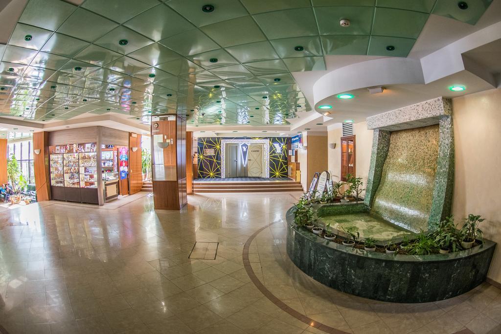 Hotel Yubileiny Minsk Buitenkant foto