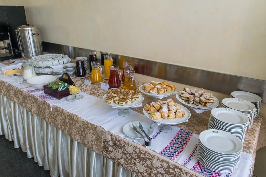Hotel Yubileiny Minsk Buitenkant foto