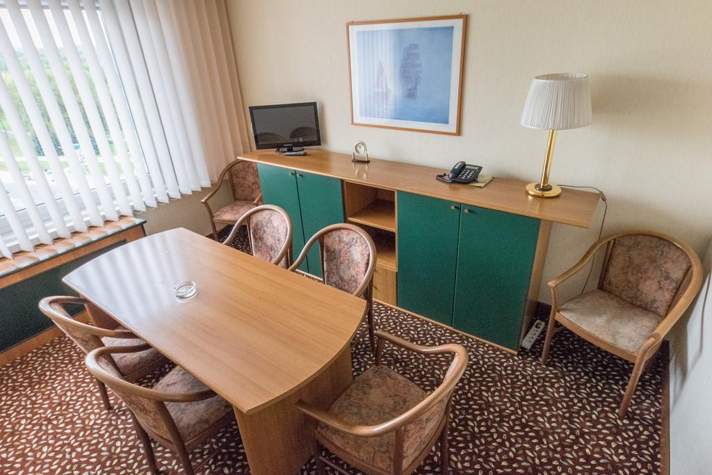 Hotel Yubileiny Minsk Buitenkant foto