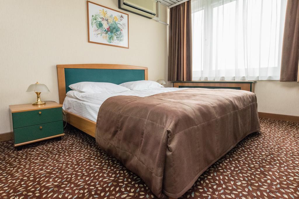 Hotel Yubileiny Minsk Buitenkant foto